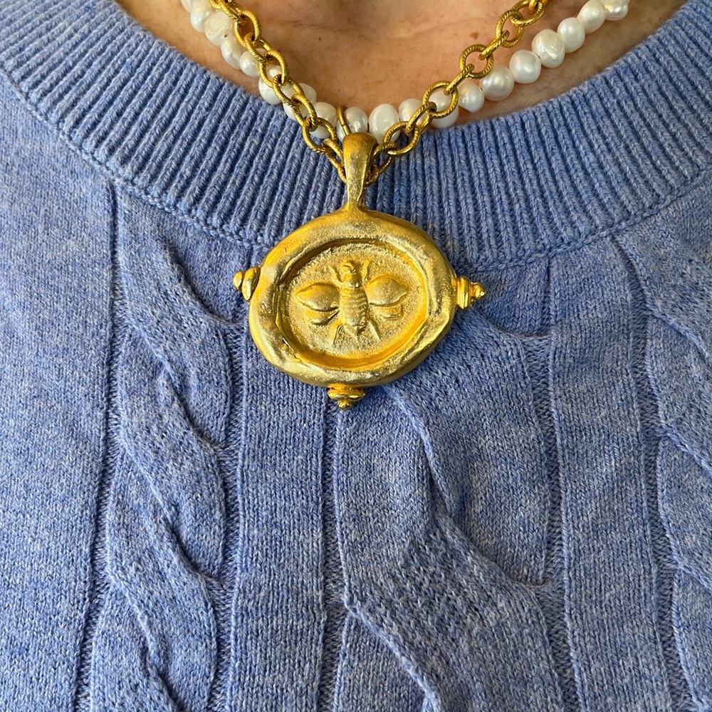 Susan Shaw Pearl and Gold Chain Bee Intaglio Necklace